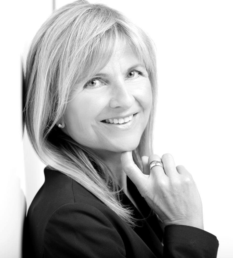 Teamfoto Frau Hagel (Querformat)